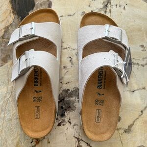 Birkenstock - NIB Women’s Arizona White Suede Soft Footbed 39 EU / 8.5-9 US N